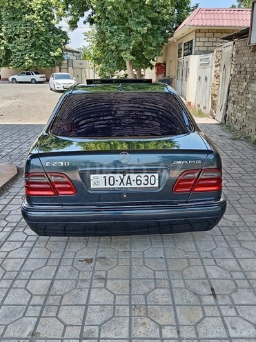 Mercedes E 230-2