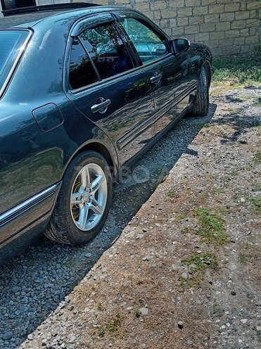 Mercedes E 230-3