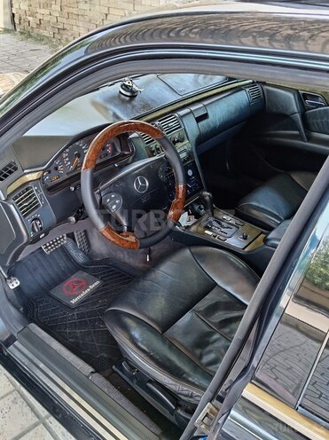 Mercedes E 230-9