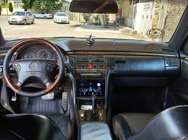 Mercedes E 230-8