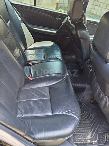 Mercedes E 230-11