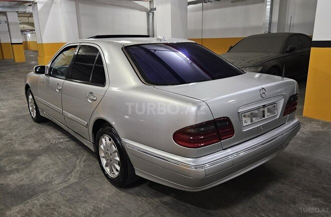 Mercedes E 320-8