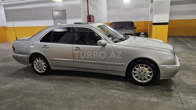 Mercedes E 320-4