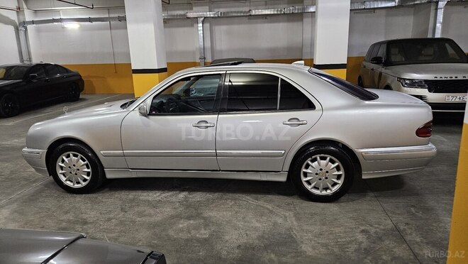 Mercedes E 320-5