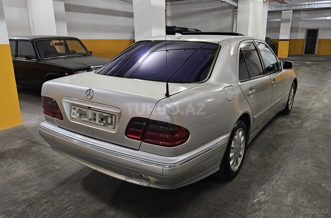 Mercedes E 320-6