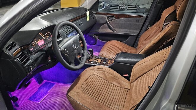 Mercedes E 320-10