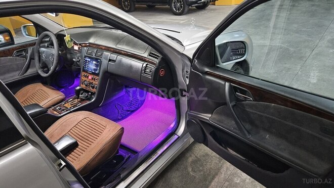 Mercedes E 320-16