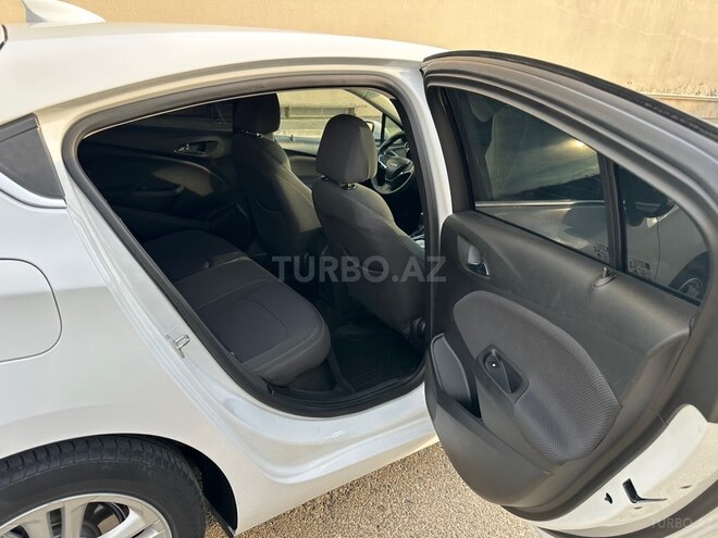 Chevrolet Cruze-13