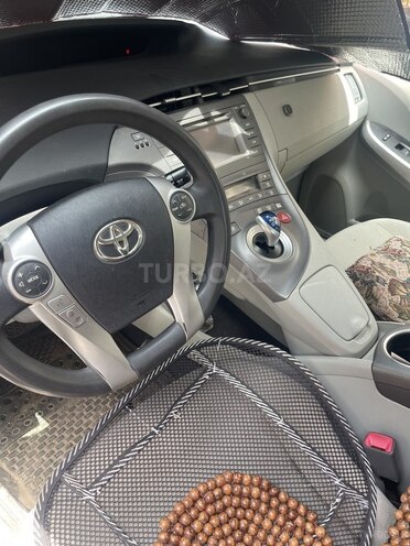 Toyota Prius-3