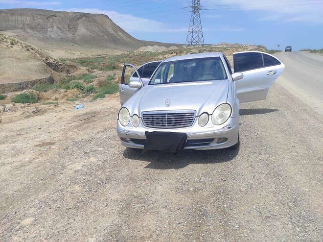 Mercedes E 200-1