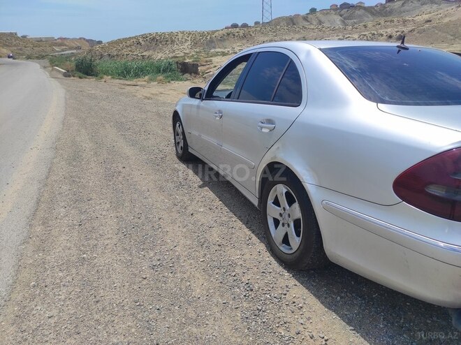Mercedes E 200-2