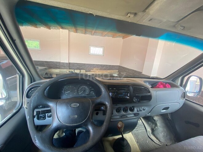 Ford Transit-11