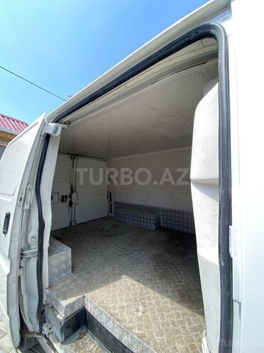 Ford Transit-12
