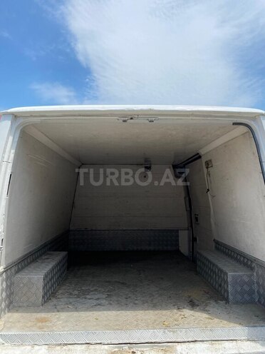 Ford Transit-13