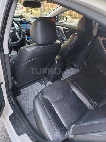 Hyundai Elantra-6