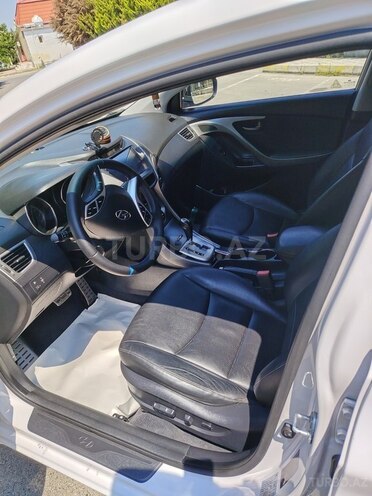 Hyundai Elantra-4