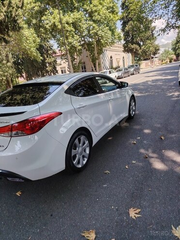 Hyundai Elantra-2