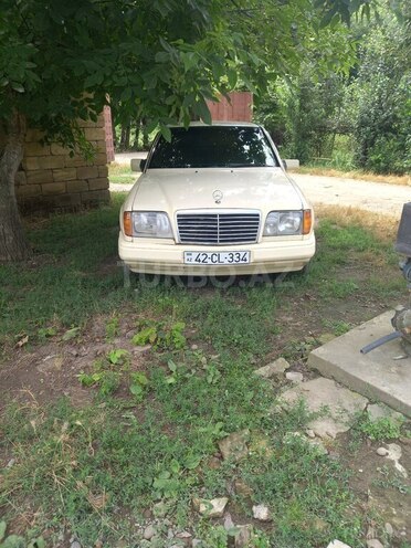 Mercedes E 200-1