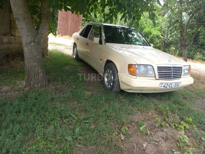 Mercedes E 200-2