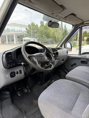 Ford Transit-6