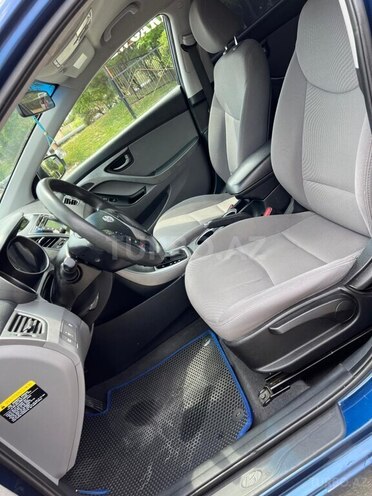 Hyundai Elantra-11