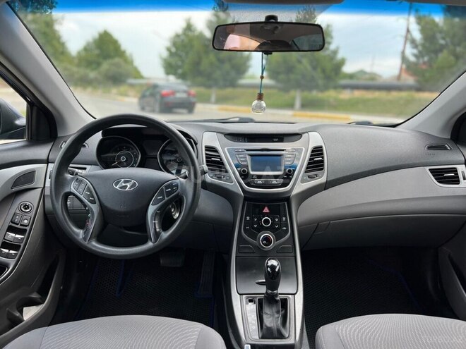 Hyundai Elantra-14
