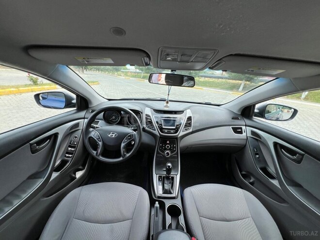 Hyundai Elantra-13