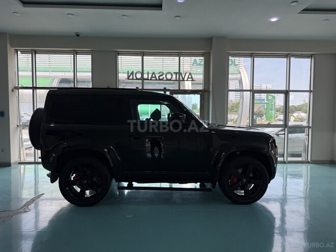 Land Rover Defender-7