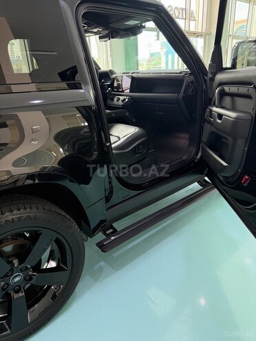 Land Rover Defender-9