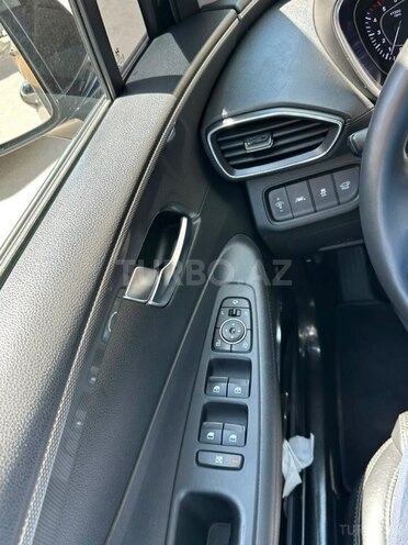 Hyundai Santa Fe-5