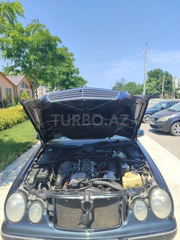 Mercedes E 270-13