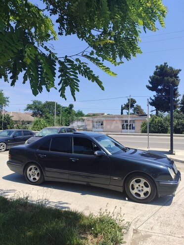 Mercedes E 270-18