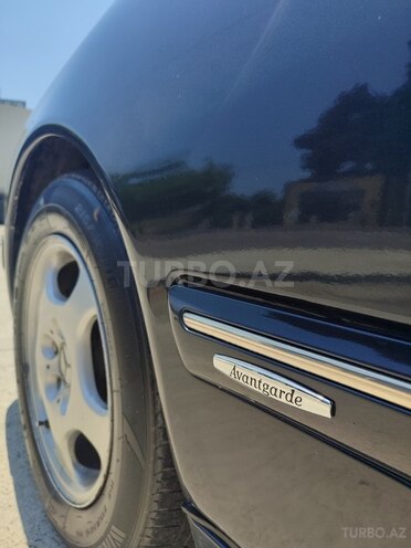 Mercedes E 270-4