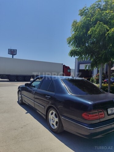 Mercedes E 270-5