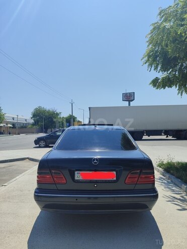 Mercedes E 270-2