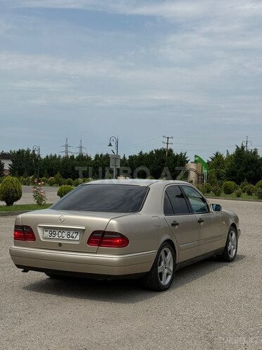 Mercedes E 200-2