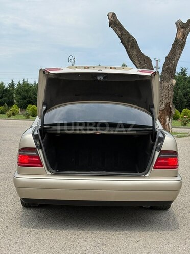 Mercedes E 200-5