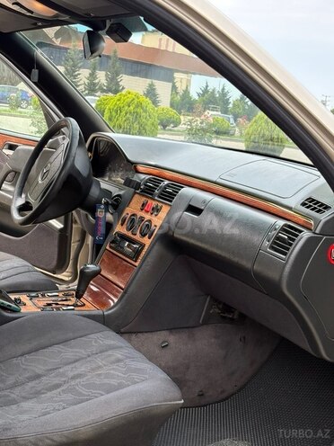 Mercedes E 200-9