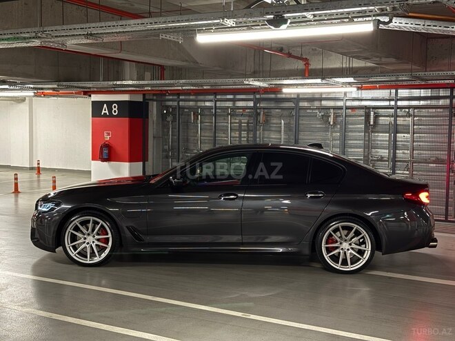 BMW 530e-10