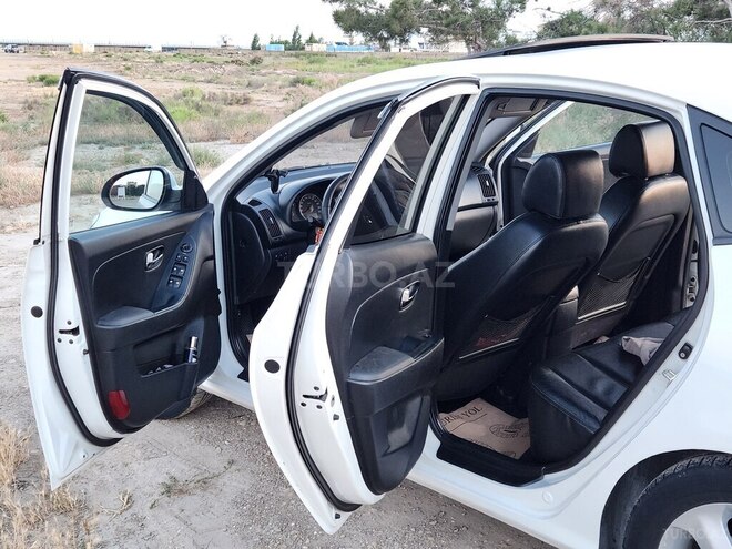 Hyundai Elantra-9