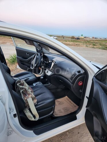 Hyundai Elantra-12