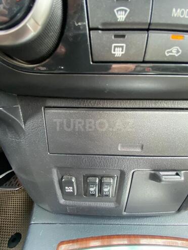 Mitsubishi Pajero-12