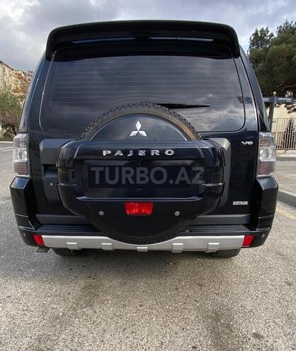 Mitsubishi Pajero-6