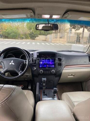Mitsubishi Pajero-9