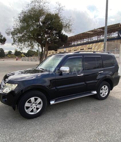 Mitsubishi Pajero-4