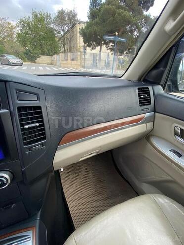 Mitsubishi Pajero-11