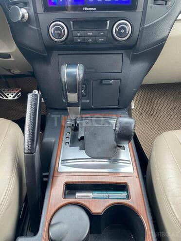 Mitsubishi Pajero-13