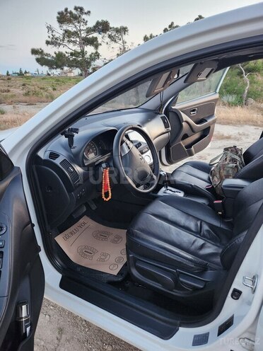 Hyundai Elantra-16