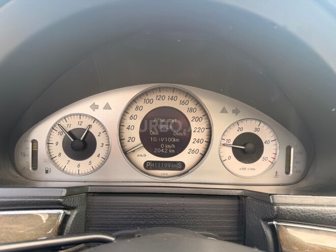 Mercedes E 270-7