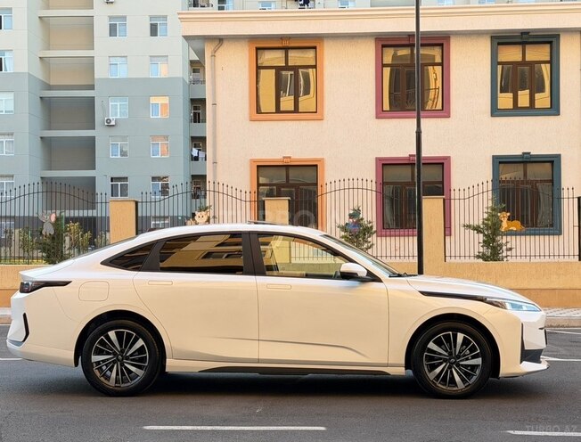 Changan Qiyuan A05-8